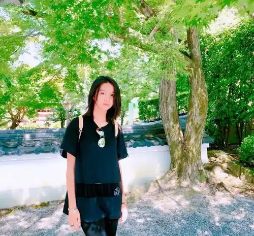 15岁的木村拓哉次女木村光希出道时尚圈,吸引一大波颜值粉
