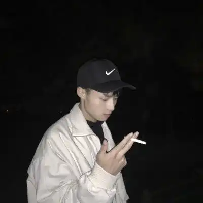 软锦抽烟男生欧美风头像
