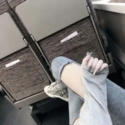 丧风格女头像真人黑暗系颓废女生头像
