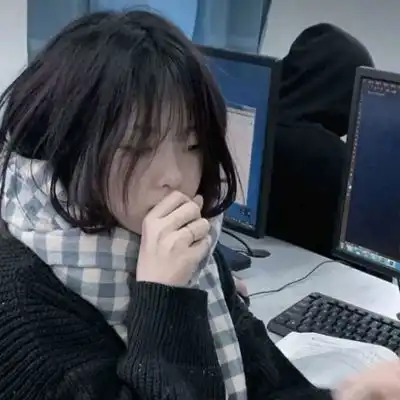 看起来特别暖和的冬日雪地女头,y微信头像我要个性网
