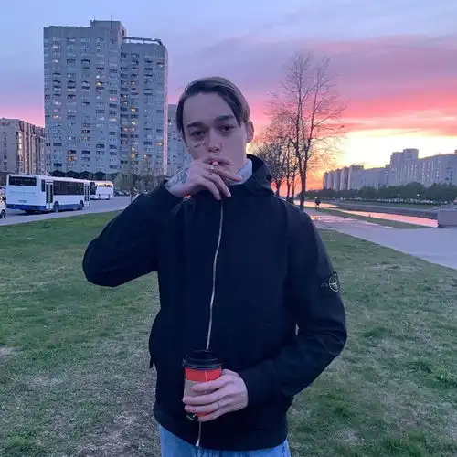 微信50岁头像男人郭涵