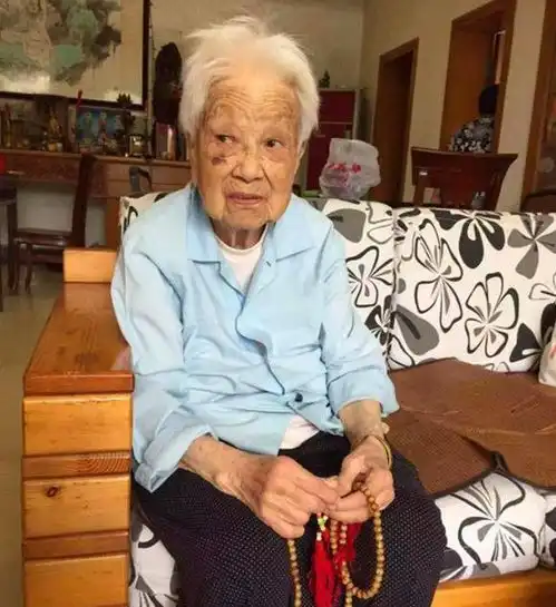 上海男女寿星出炉男110岁女112岁,为何女性总比男性长寿
