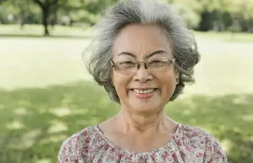 给儿子买的婚房里住进了亲家两人,婆婆笑着回了老家终于解脱了
