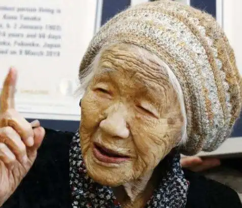 无论男女,想要长寿,50岁以后尽量少做这4事,再喜欢也要忍住
