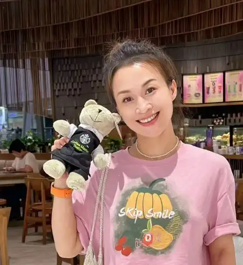 浙江50岁女子坚持健身14年,曾半年减重40斤网友这是阿姨爆改成小姐姐
