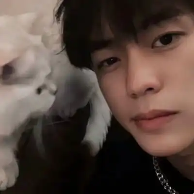 禾白ins风干净男头后来笨手笨脚男生头像我要个性网
