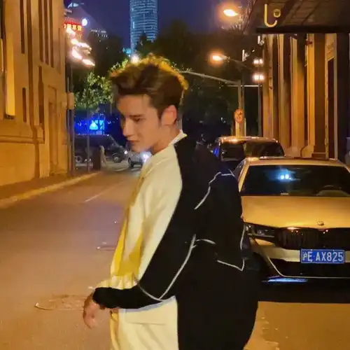 情侣头像不太明显的单人情头
