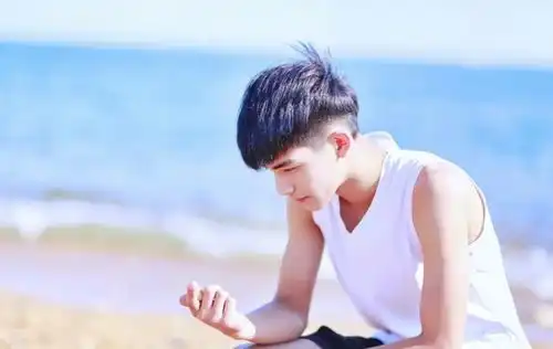 你我都不再是白衣翩翩的少年
