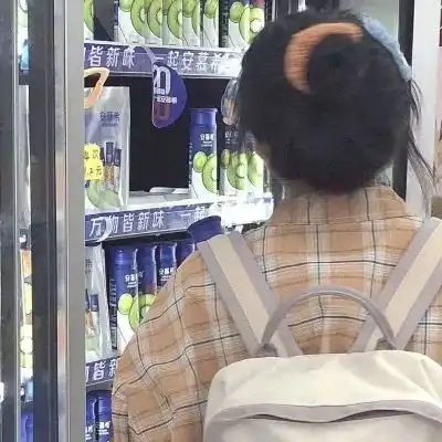 女生头像橙黄色系女生头像
