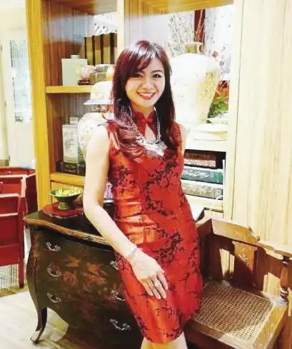 50岁冻龄辣妈身材火爆似少女,赵雅芝看了也得服气
