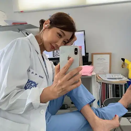 坚持健身的50岁女人,这模样好似二八少女,美的让人心惊
