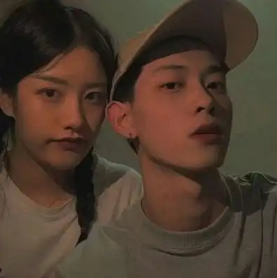 情侣头像禁欲系真人一人一半头像