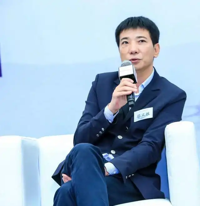 新时代闽商福建七位70后大叔白手起家逆袭,一位执掌万亿商业帝国身价2千亿
