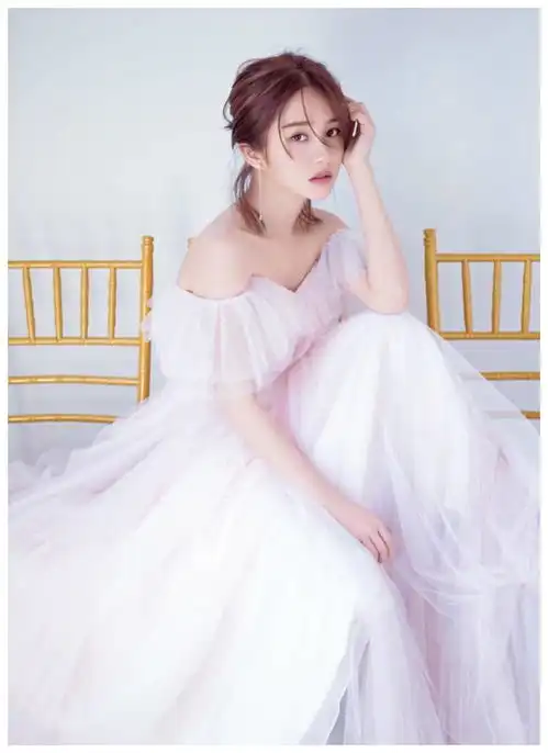 漂亮影视美女明星付梦妮白色长裙仙气十足写真
