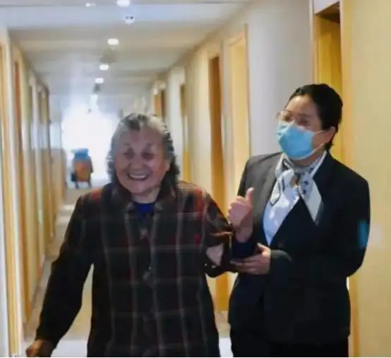 回顾90岁老人在酒店养老,月消费5000,老人坦言比养老院舒服多了
