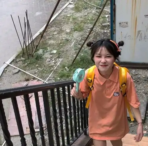 头像超可的橙色系女生头像
