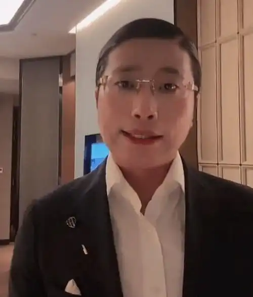 人类高质量男性翻车,其背后是为了敛财

