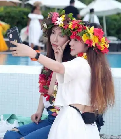 闺蜜的完美旅行程潇吴宣仪放飞自我,开启小女生嗨玩模式
