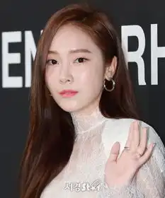 jennie妆容又上热搜女爱豆夏天的眼妆好精彩
