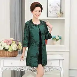 70后女人一枝花春节穿上这样的妈妈装,柔美迷人
