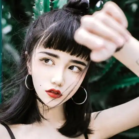 qq头像红色系女生头像快手