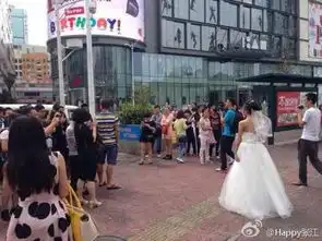 女子当街撒钱引热议盘点街头奇葩情侣
