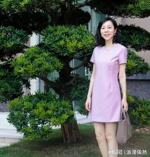 烧饭阿姨偷东西被保安发现,校长知道后不仅没开除还给她加800块
