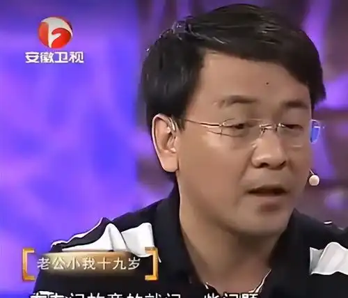 50岁北京富婆,为小19岁男员工生3胞胎,男方直言我喜欢她的钱
