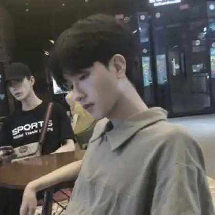 头像男伤感孤独,不想继续做颓废的男人了
