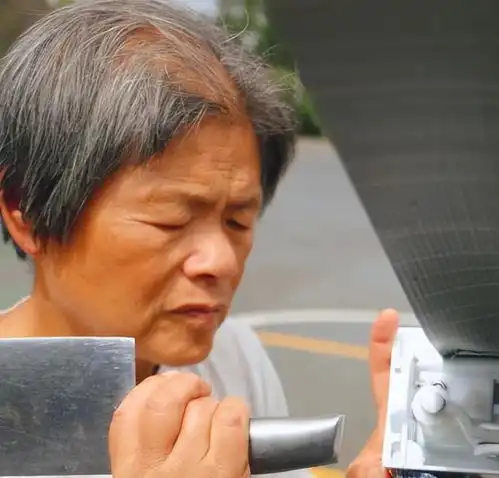 71岁的奔放人生,上海老太自驾游西藏,称只要活着就会一直在路上

