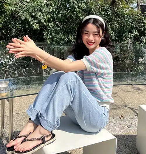 建议4050岁女性,多穿t恤九分裤,时髦高级,别错过了
