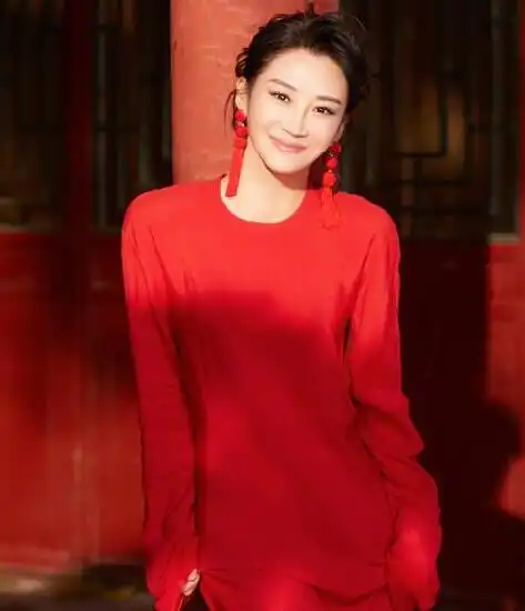 许晴50岁了不老女神青涩旧照曝光

