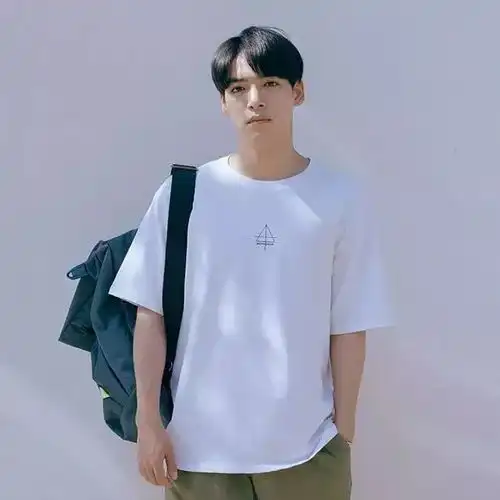 男生头像白色系可爱小哥
