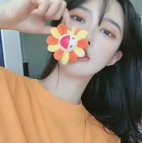 头像超可的橙色系女生头像
