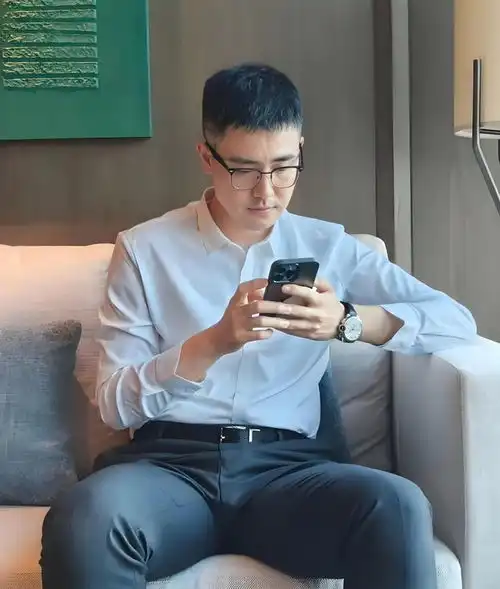 建议穿白衬衫的男生,剪这3款发型,潮流帅气,轻熟有魅力网易订阅
