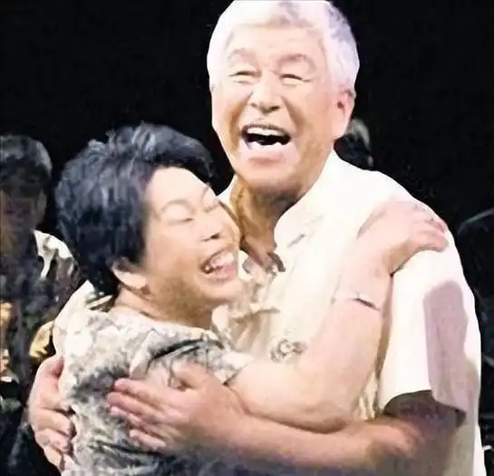 79岁张洪杰现状3个儿女轮流领他退休金,无奈只能和老伴养老院
