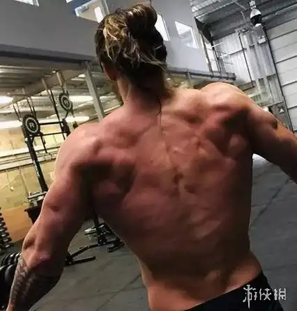 海王杰森莫玛拿下全球最帅男星no.1却有个不爱穿衣服的毛病
