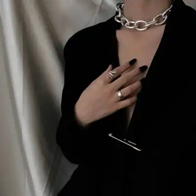 黑色西装头像女生霸气