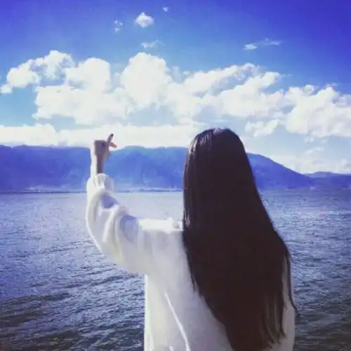 求这个头像的另一个头像情头
