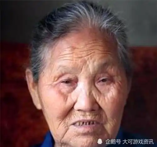 127岁湖南寿星13个孩子没一个活过18岁,长寿秘诀蒲扇扇风

