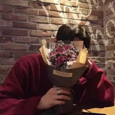 男生头像可爱红色系