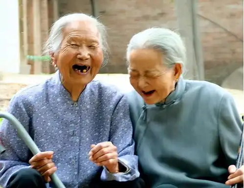 调查发现江苏研究了2000位百岁老人,发现长寿者多有这5个特点
