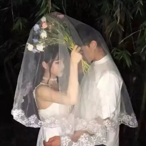 情侣头像婚纱系的单人露背
