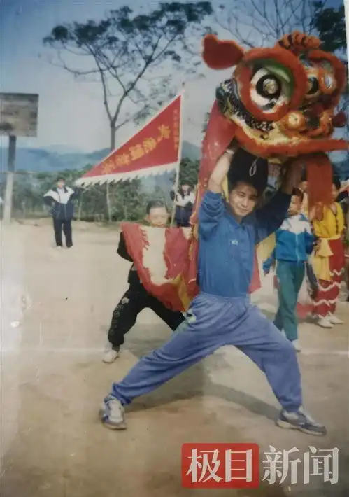 广西藤县的雄狮少年梦起江心小岛,25年迭代传承者过万