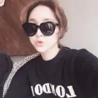 2015qq女生头像排行榜人潮拥挤我不合群
