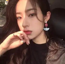 有些路很黑风很大需要一个人走完傲娇迷人个性女生头像
